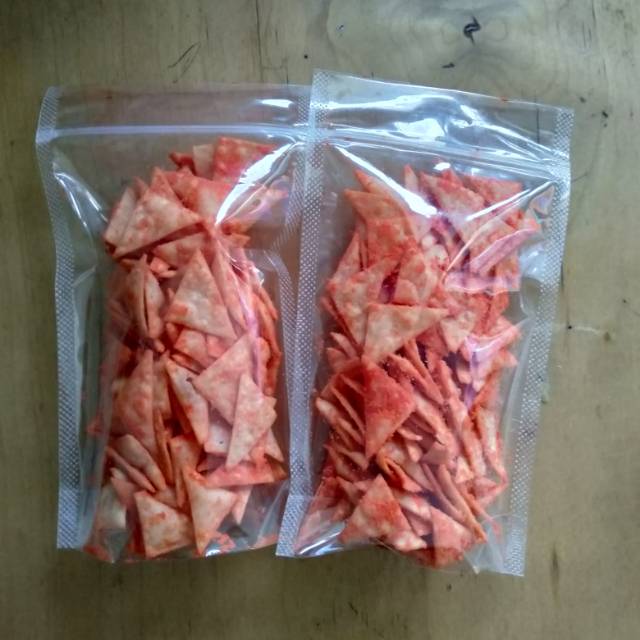 

Keripik kulit pangsit balado