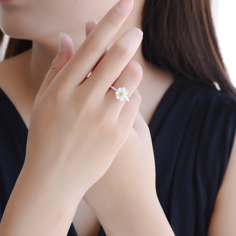 Cincin Model Terbuka Desain Bunga Daisy Adjustable Untuk Wanita