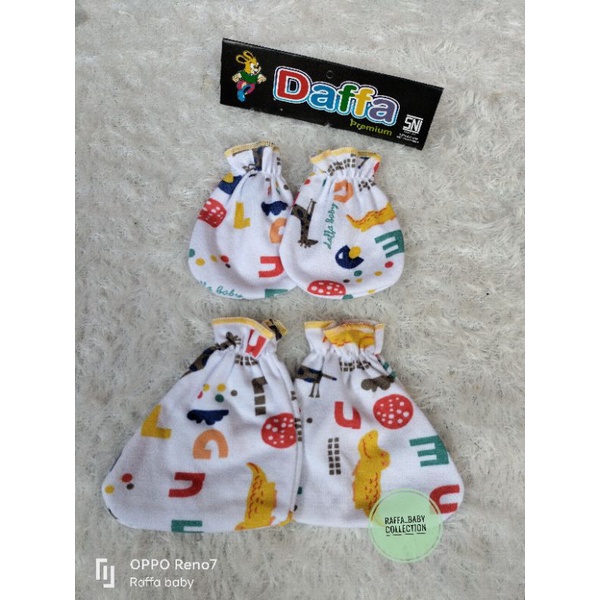 1set sarung tangan&amp;sarung kaki bayi merk DAFFA SNI