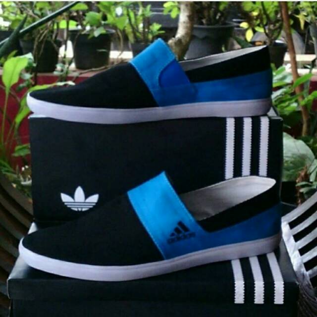 Sepatu Slip On Adidas Pria