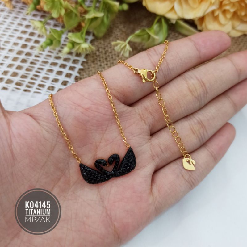 Kalung Titanium Swan Angsa Zircon Hitam K04146