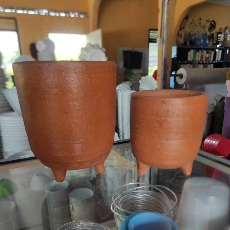 Pot Terakota / Gerabah / Tanah Berkaki