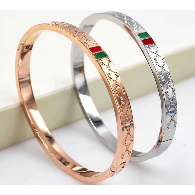 Gelang Kotak-Kotak Fashion Eropa Amerika Temperamen All-Match Label Merah Hijau Gelang Baja Titanium Anti-Fading Pasangan Hadiah Ho