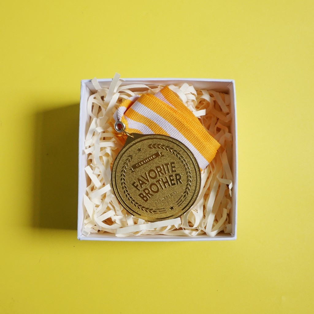 

Goodiebox Paket Mini Box Medali Favorite Brother Kado