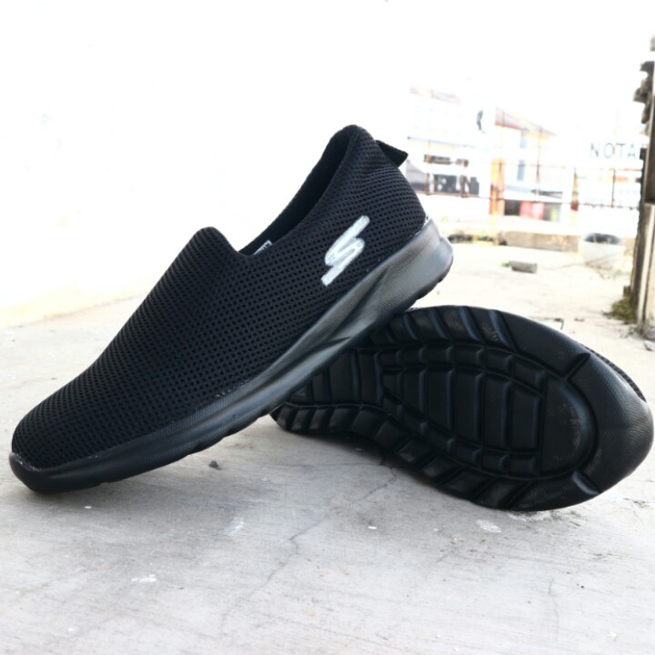 SEPATU SLIP ON PRIA BISA BAYAR COD SEPATU SKECHE FULL BLACK