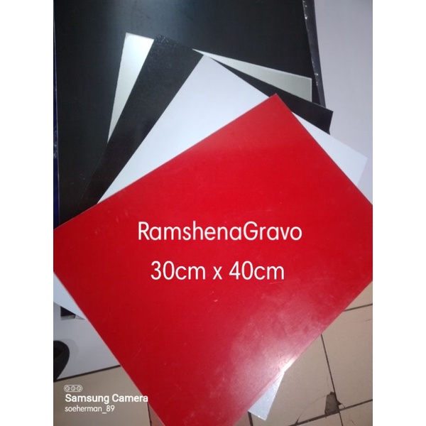 

gravoply merah teks putih/bahan panel/name tag/30cmx40cm tebal 1.5mm