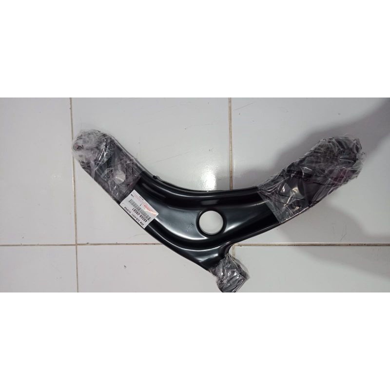 Lower arm kanan yaris 2006-2012