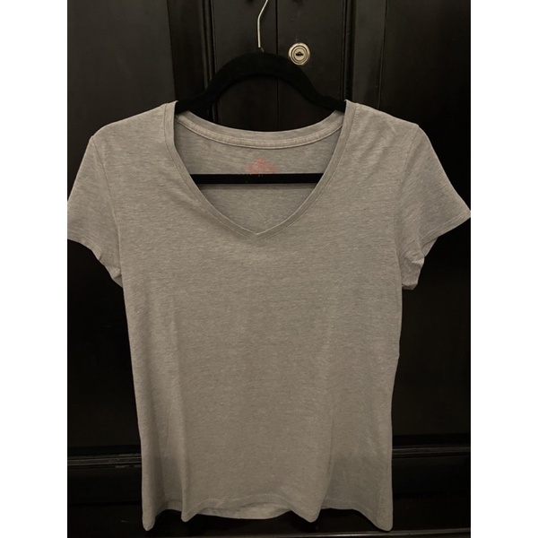 Preloved Kaos v-neck Giordano tee