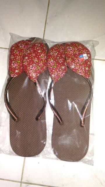 Sandal Wanita Pita