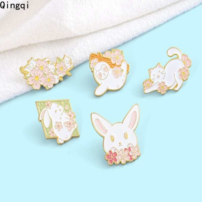 Bros Pin Enamel Desain Kartun Hewan Kungkang Kucing Kelinci Bunga Sakura Warna Pink Untuk Hadiah