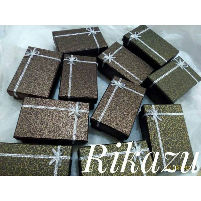 

Gift box kotak kado tempat hadiah kecil 9x6x4cm