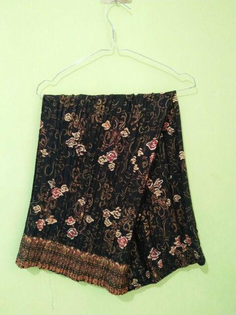 Couple Rok Dan Kemeja Mrga Mendung