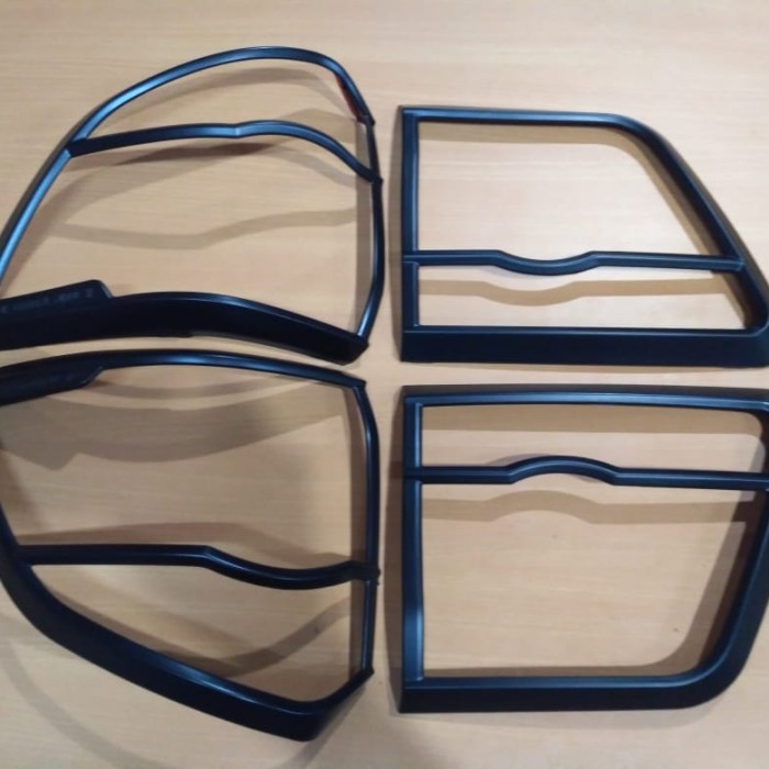 Garnish Lampu Belakang Fortuner 2012-2013-2014-2015