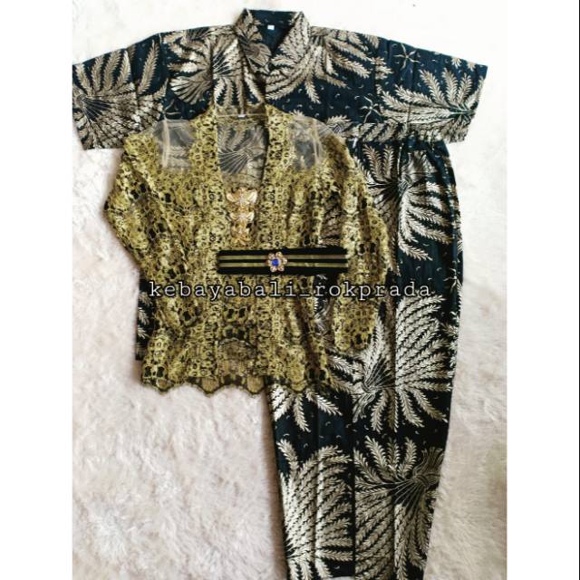 Set couple kebaya dan batik