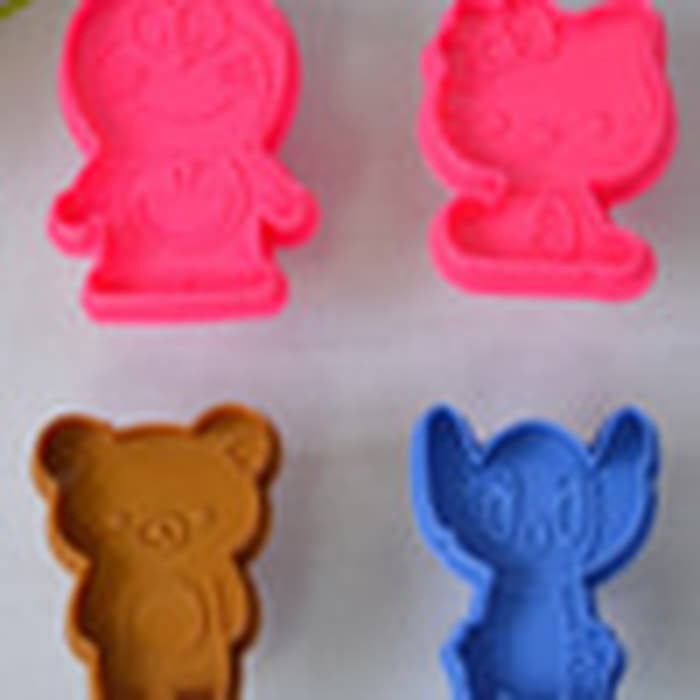 Cetakan Roti Kue Kering Cutter Cookies Karakter Hello Kitty Doraemon Stitch Rilakkuma