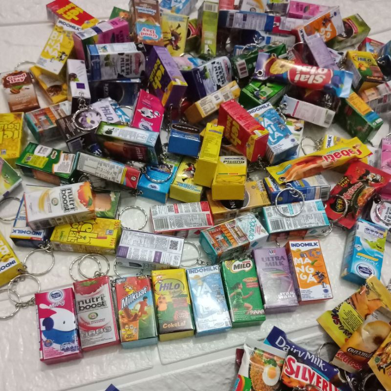 TOKOJUJUR GANTUNGAN KUNCI UNIK BENTUK CEMILAN SNACK HELLO KITTY DORAEMON-4