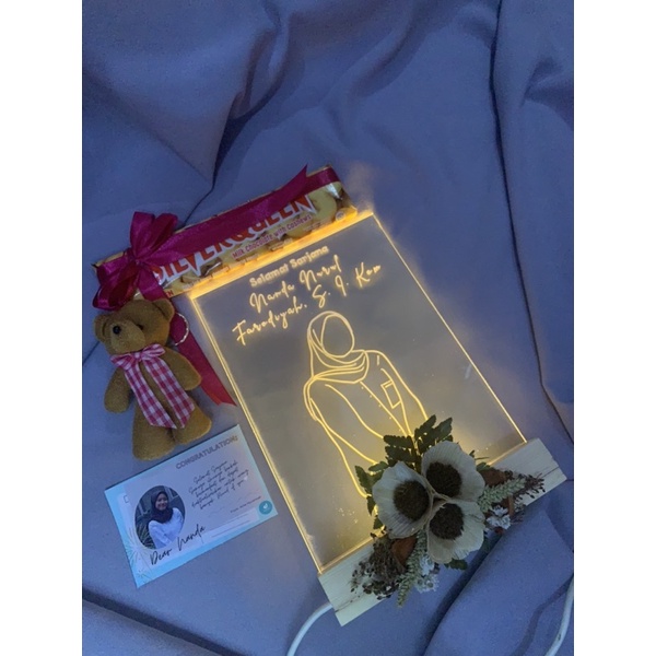 ACRYLIC CUSTOM RUSTIC/KADO PERNIKAHAN/KADO WISUDA/KADO