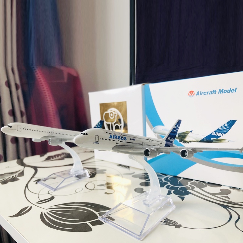 Model Pesawat Terbang Airbus 380 A380 Original Bahan Metal Dengan Display Stand