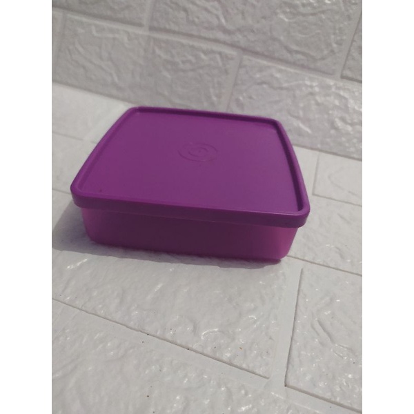 medium square tupperware