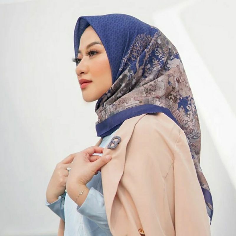 Preloved Buttonscarves New York Reborn Collector Royal Blue