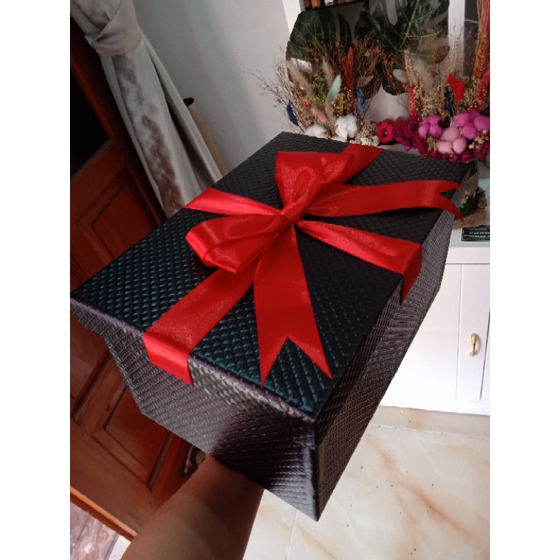 

kotak kado / box gift ukuran 30x25x15cm