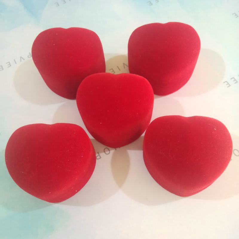 Kotak Cincin Perhiasan Bentuk Love