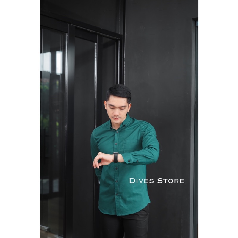 Kemeja pria polos slimfit kasual basic HeM lengan panjang hijau botol