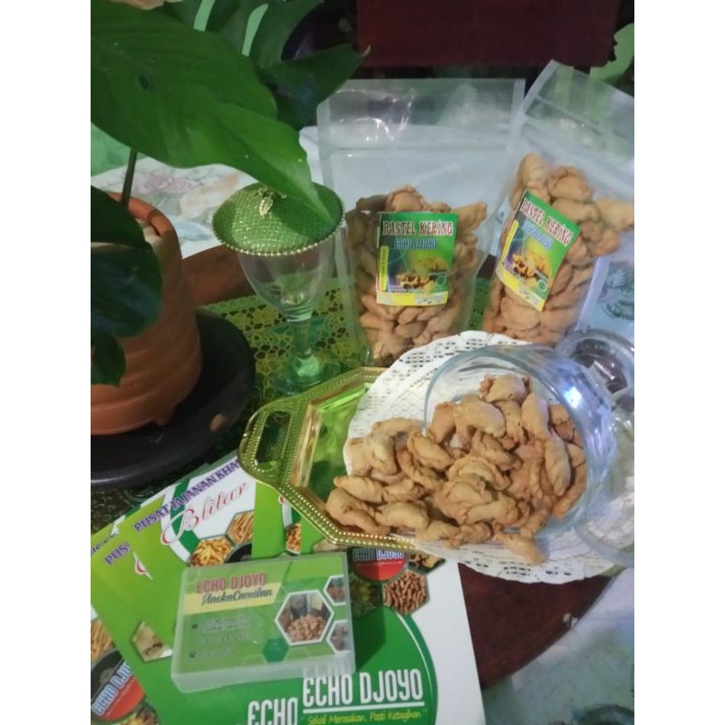 

Fazzamart Kue Jajan Keripik Kripik Molen Kering Pisang Sale Makanan Siap Saji 250Gram