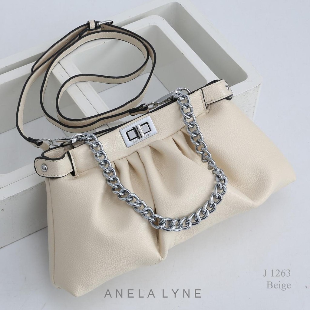 anela lyne