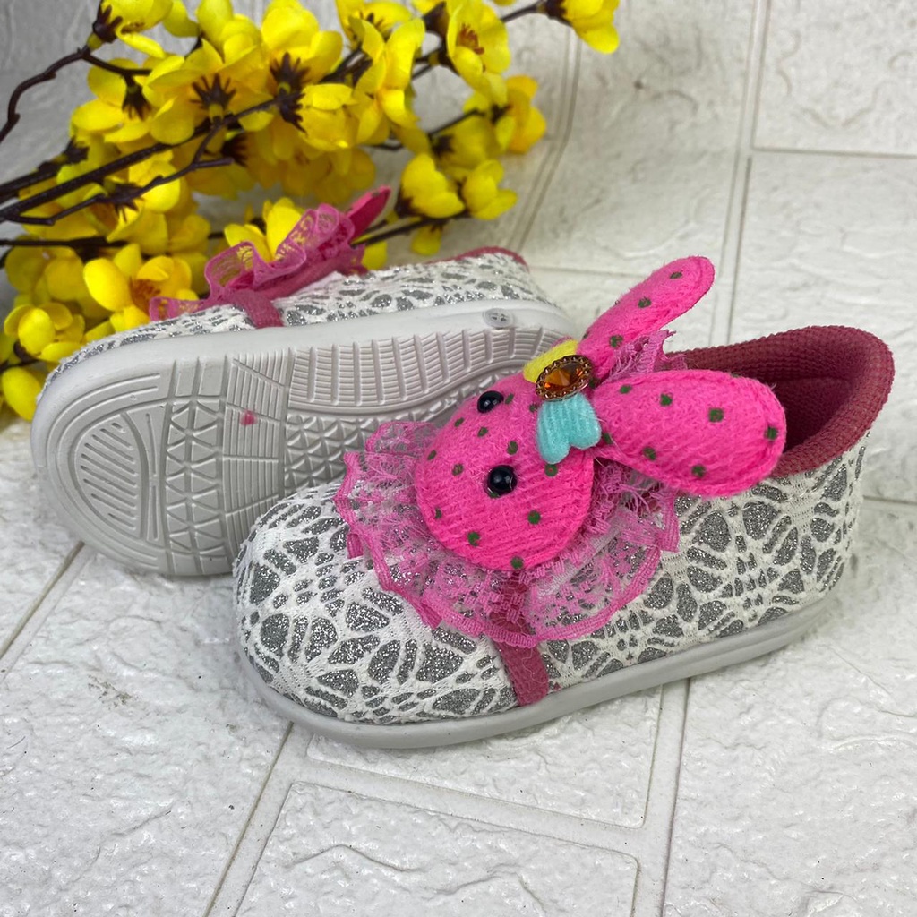 mandirishoesstore-SEPATU SLIP ON ANAK BROKAT BUNYI 1 2 3 TAHUN CAY47