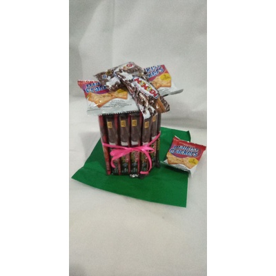 Kue ulang tahun snack kado wisuda,Buket snack hadiah ulang tahun,Buket snack kue ulang tahun snack