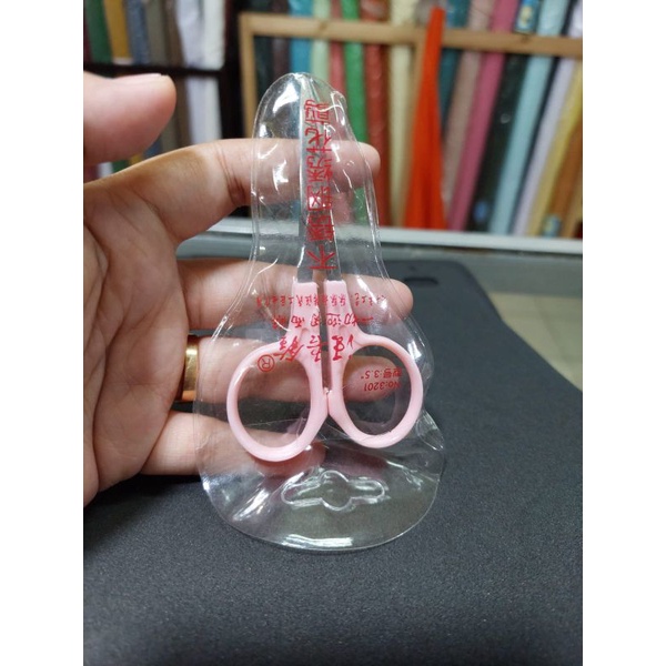 

GUNTING BORDIR (BUANG BENANG) UJUNG BENGKOK SUPER TAJAM DAN AWET, UKURAN BESAR DAN KECIL (BEST QUALITY )