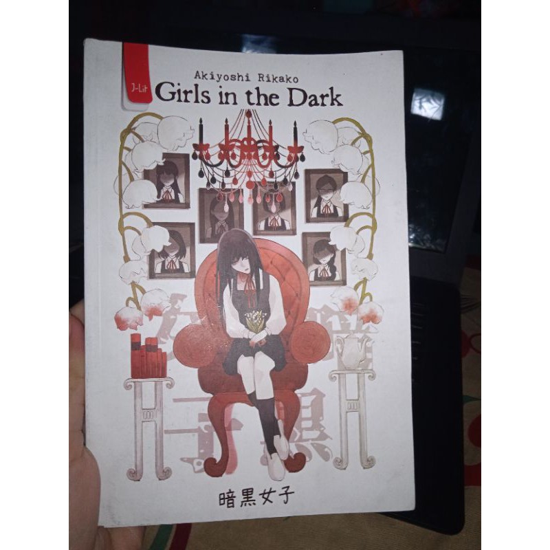 [Preloved] Girls in The Dark