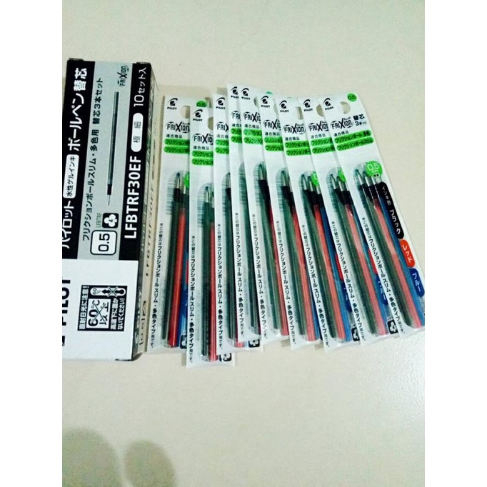 

BAYAR DITEMPAT Refil frixion 3 warna 3in1/PULPEN GEL/PULPEN LUCU/PULPEN 1 PACK/PENSIL WARNA/PENSIL 2B/PENGHAPUS JOYKO/PENGHAPUS LUCU/RAUTAN PENSIL PUTAR/RAUTAN ELEKTRIK/SPIDOL WARNA/SPIDOL PERMANEN/SPIDOL WHITEBOARD/CORRECTION TAPE