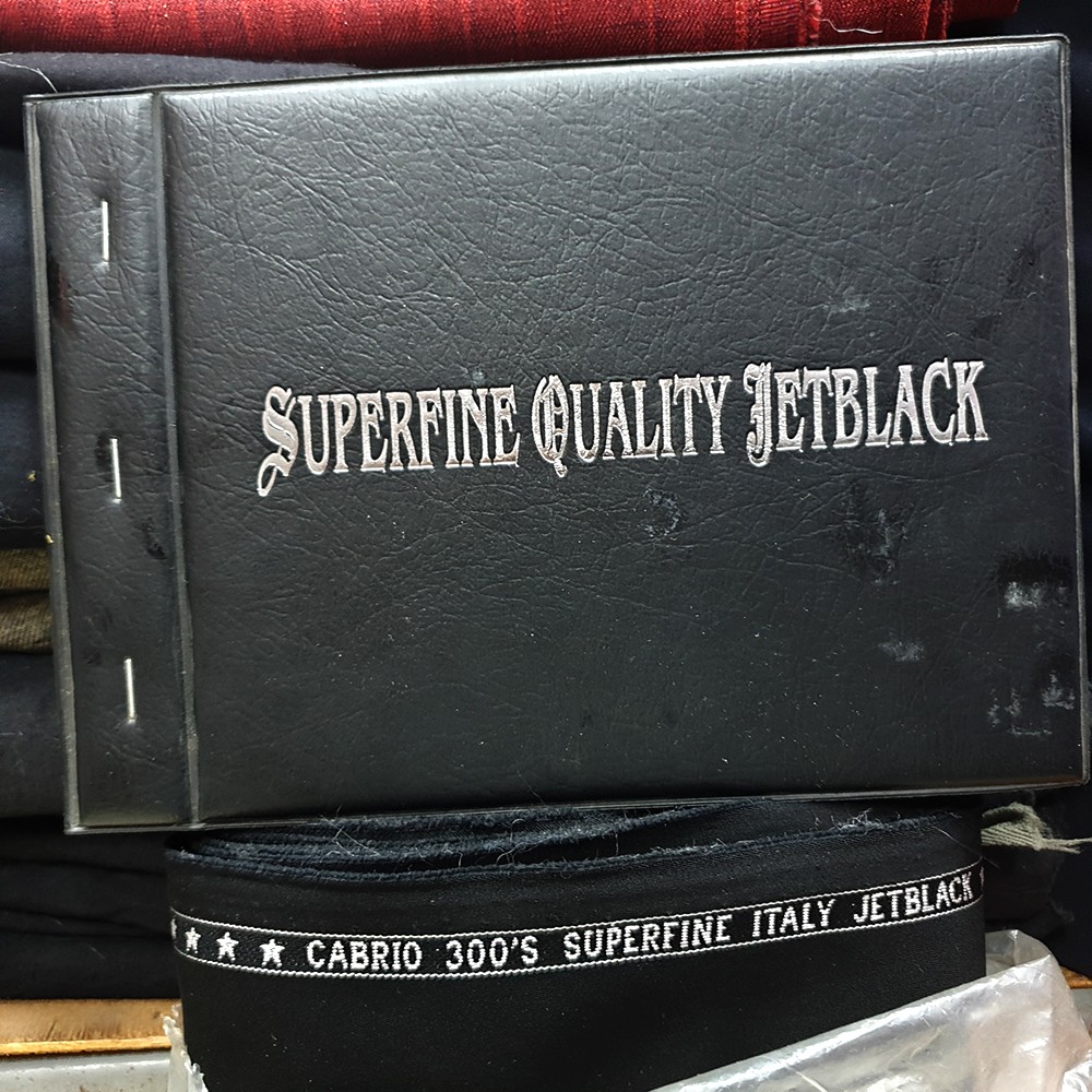 Kain Hitam Jet Black