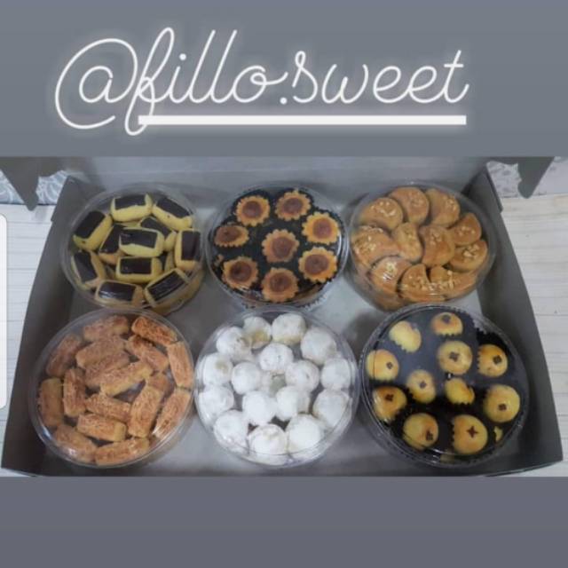 

Paket kue lebaran