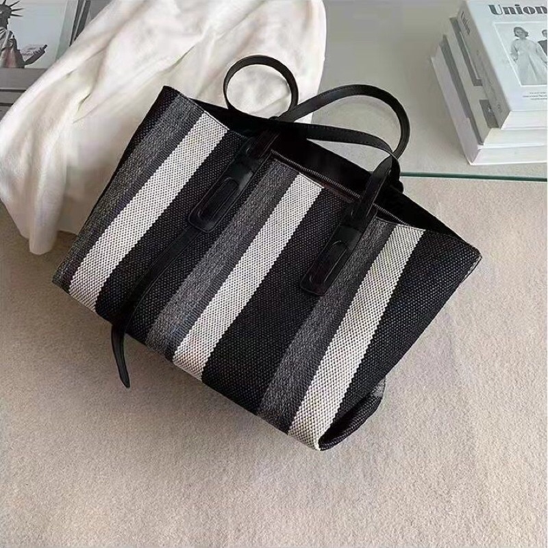 SG1877 syafniegalery tote bag import motif garis garis 7663 0150 1946