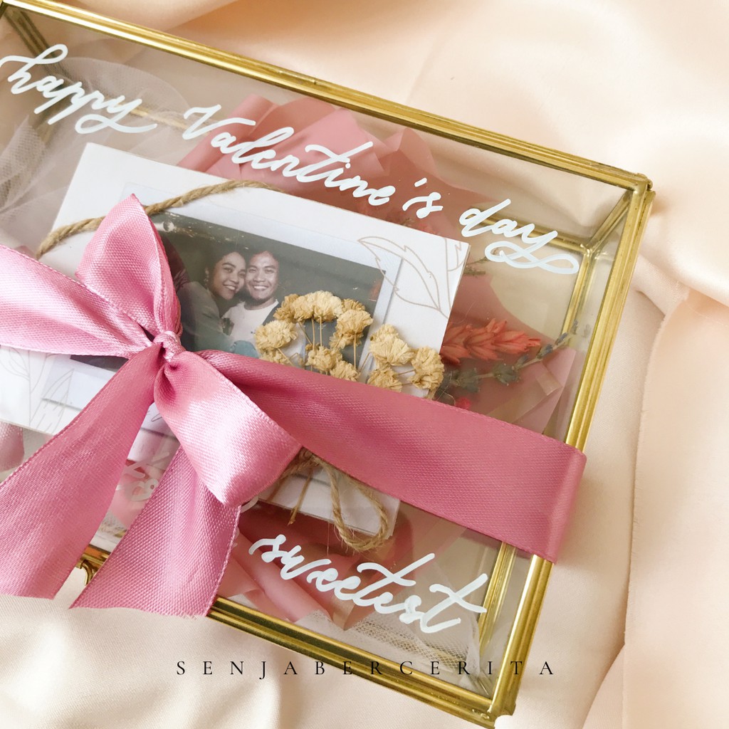 

SENADA GLASS BOX / HADIAh VALENTINE 2021 / GIFT BOX VALENTINE / CUSTOM KADO / BUKET BUNGA COKLAT