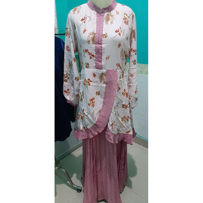 Gamis plisket bunga