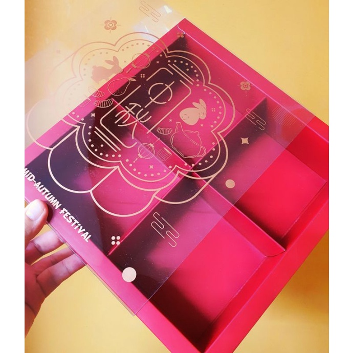 

Dus Mika Mooncake 100 gr sekat 4 " Mooncake Merah " ( 1 pack isi 5 pcs )