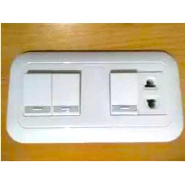 Saklar 3 gang + stopkontak universal PANASONIC