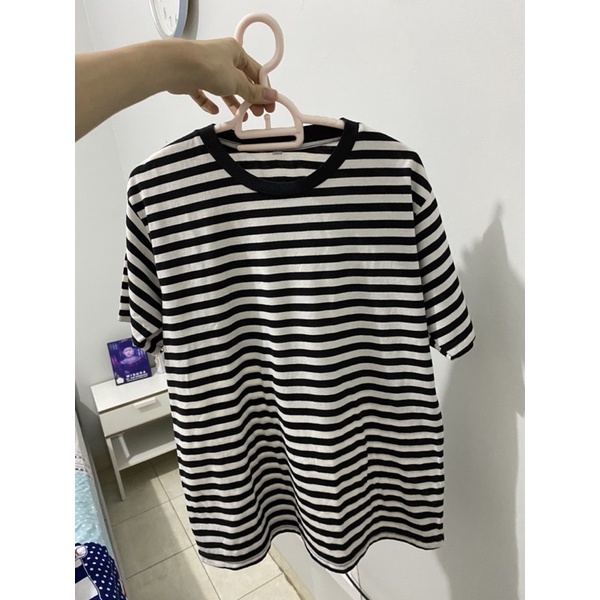 Kaos Polos Pria Stripe Hitam Putih - L
