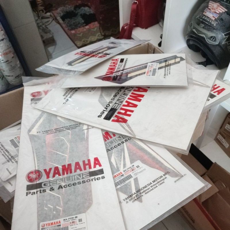 Grafik list strip striping komplit tanki kampolan tutup aki rx king 2008 Original Yamaha