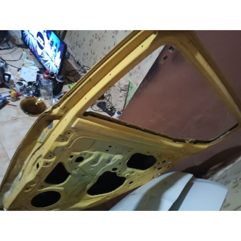 Pintu belakang toyota agya ayla belakang kanan