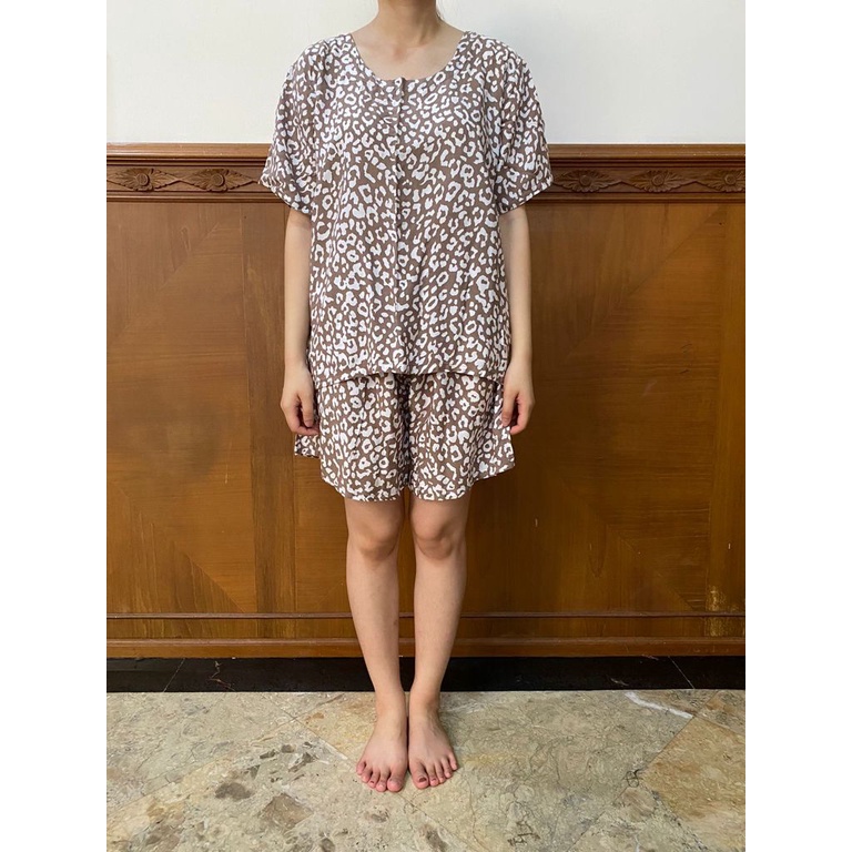 Daily Set / Pajamas Set / Piyama Set  - Tangan Pendek , Celana Pendek (SU)-Leopard Milo