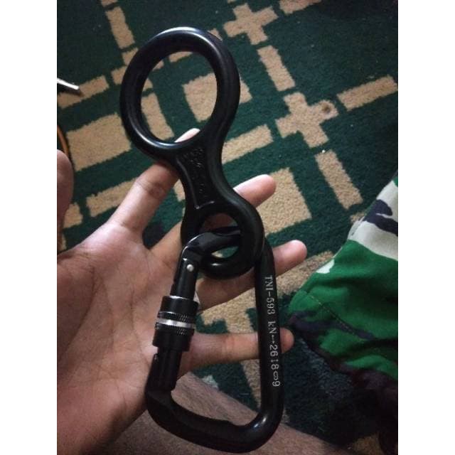 Termurah Satu set carabiner dan figure 8 jatah TNI