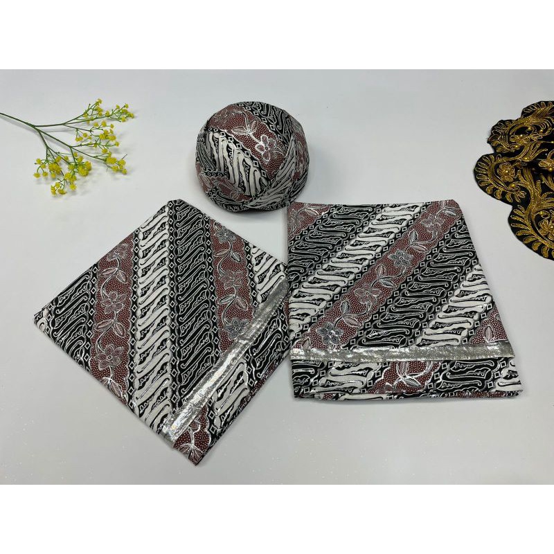 Kain prada tulis+blangkon Jawa Sunda