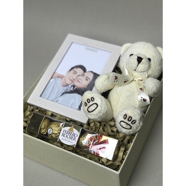 

Kado Ulang Tahun / Kado Anniversary/ Hampers Bunga boneka/Hadiah Ultah/Hadiah Wisuda