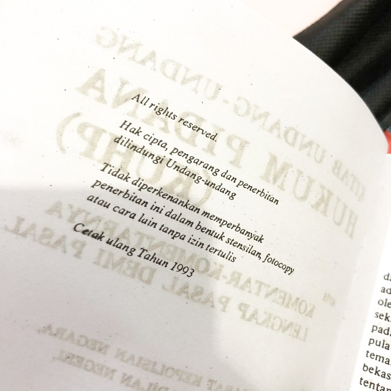 Buku Kitab Undang-undang Hukum Pidana (KUHP) Serta Komentar-komentarnya Lengkap Pasal Demi Pasal-3