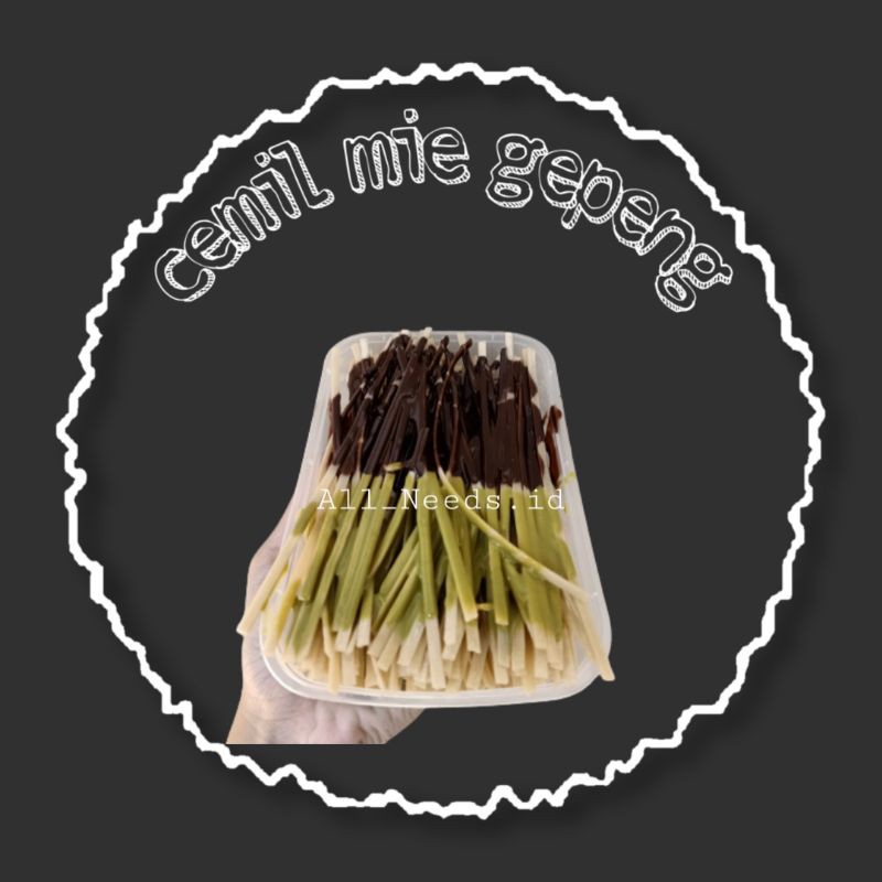 

Cemilan/Cemilan mie gepeng 500ml/ varian Coklat Green tea